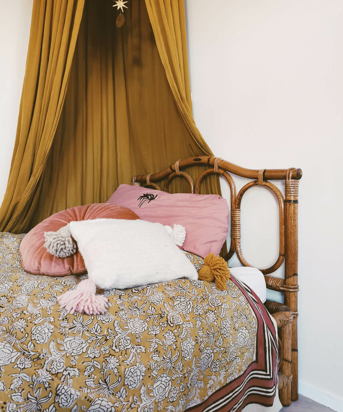 Botanical Single Throw in Tote Bag