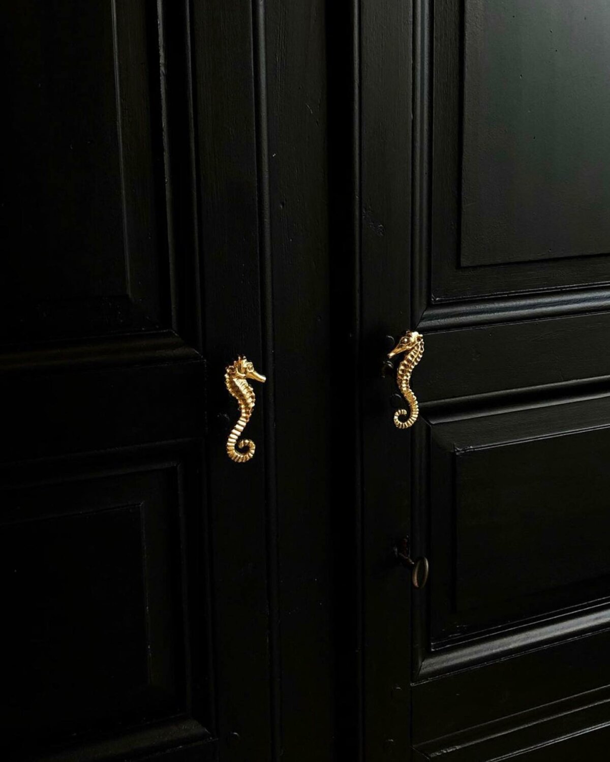 Pippa Seahorse Knob Right