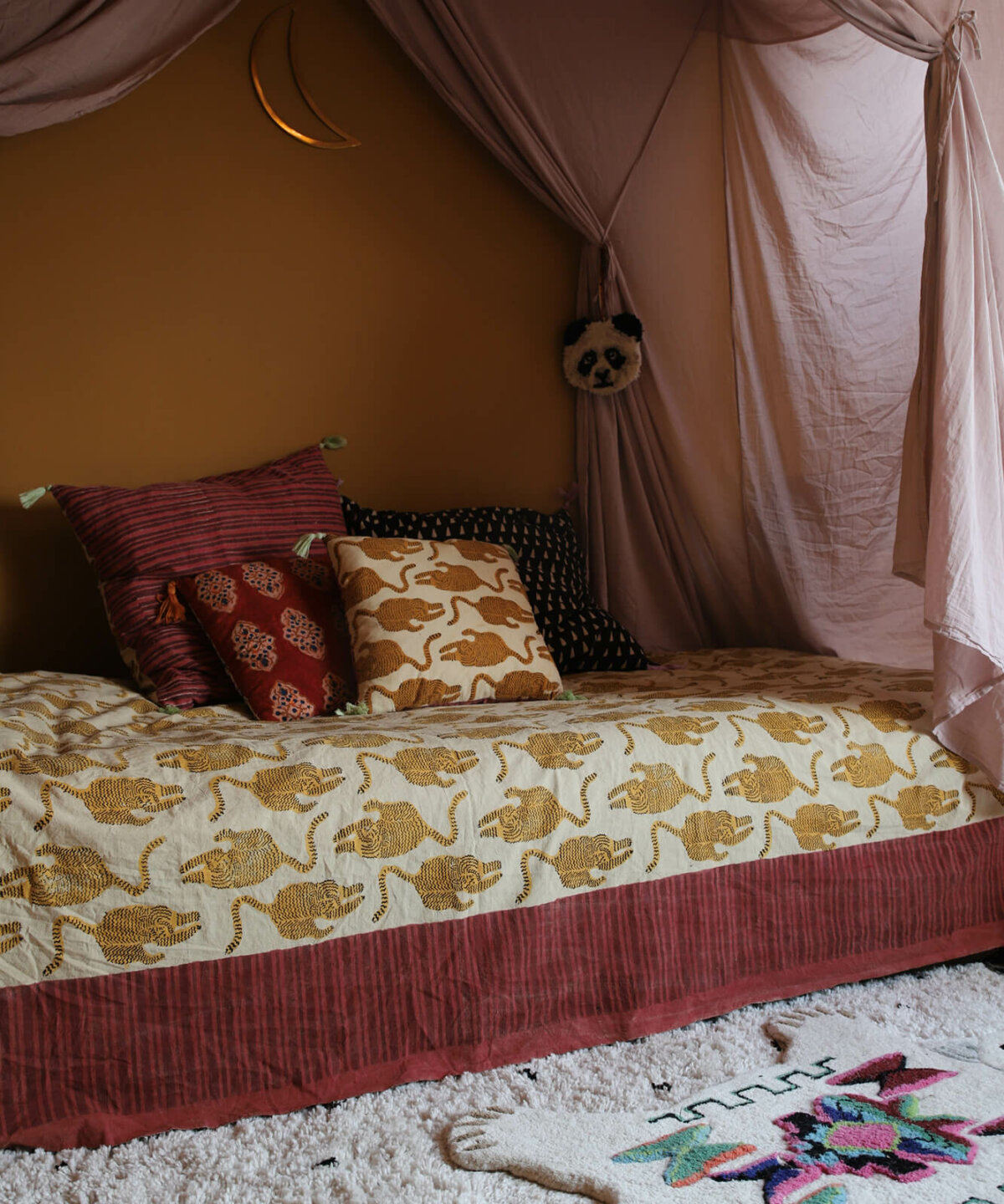 Powder Tiger Single Throw in Tote Bag