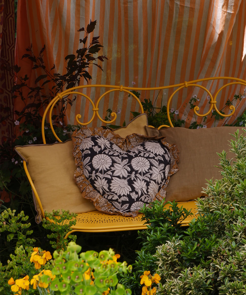 Botanical-Heart-Pillow-doing-goods-1.40.10.051.099.3-Summershoot23-1-web