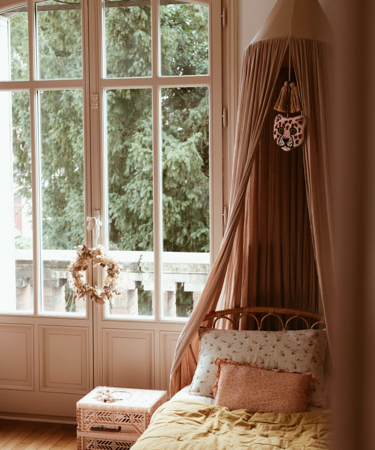 Pinky Leopard Gift Hanger