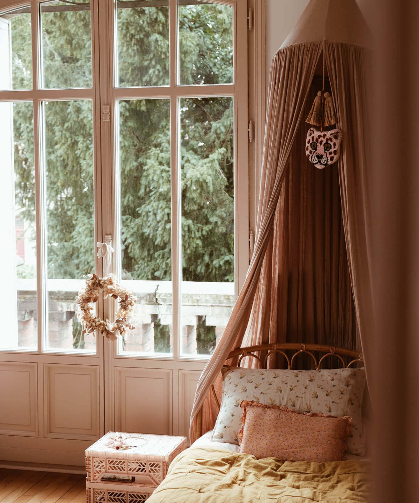 Pinky Leopard Gift Hanger