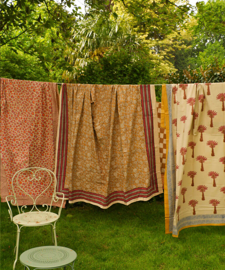 Throws in Tote Bag Doing Goods