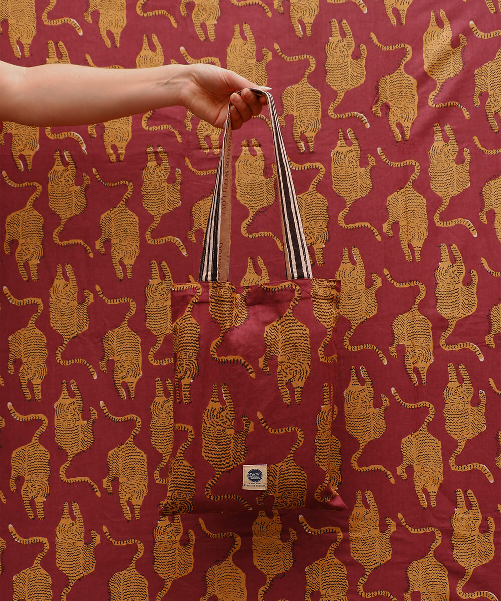Tiger Double Throw in Tote Bag