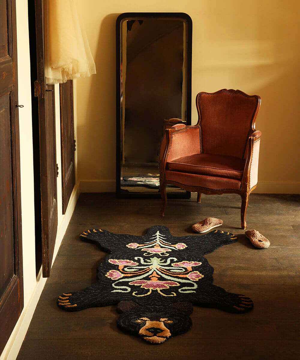 Blooming Zwarte Beer Vloerkleed Klein