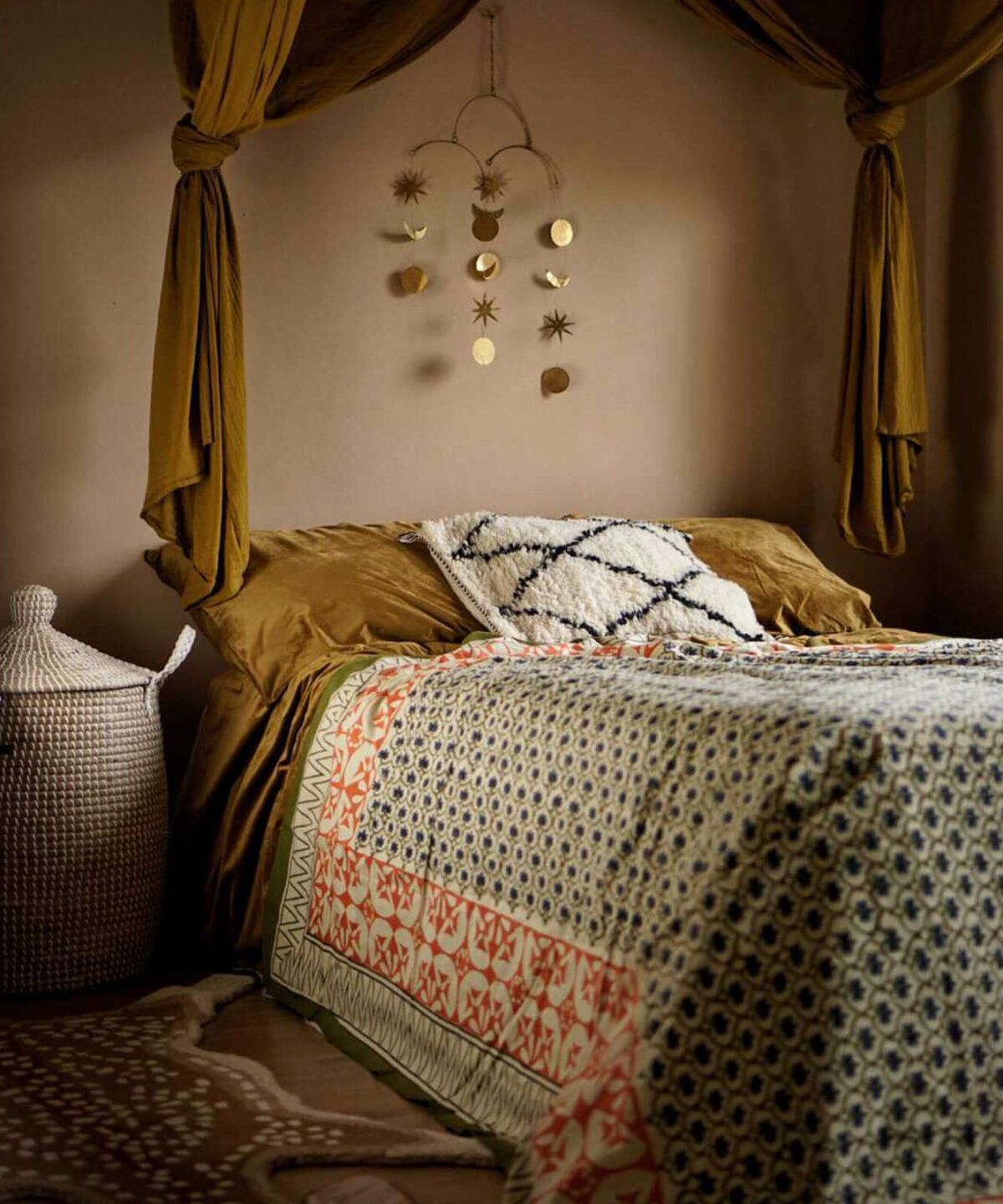 Faina Double Throw in Tote Bag