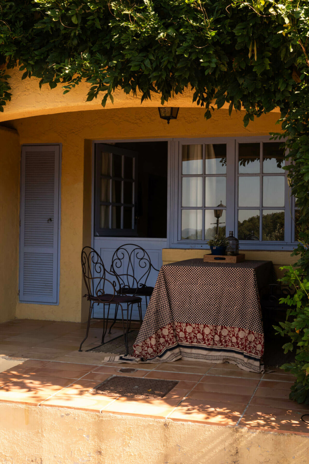 Rumi Single Throw in Tote Bag