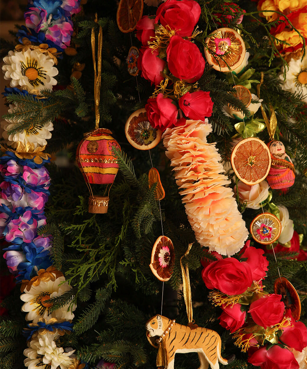 Bouquet of Roses Garland
