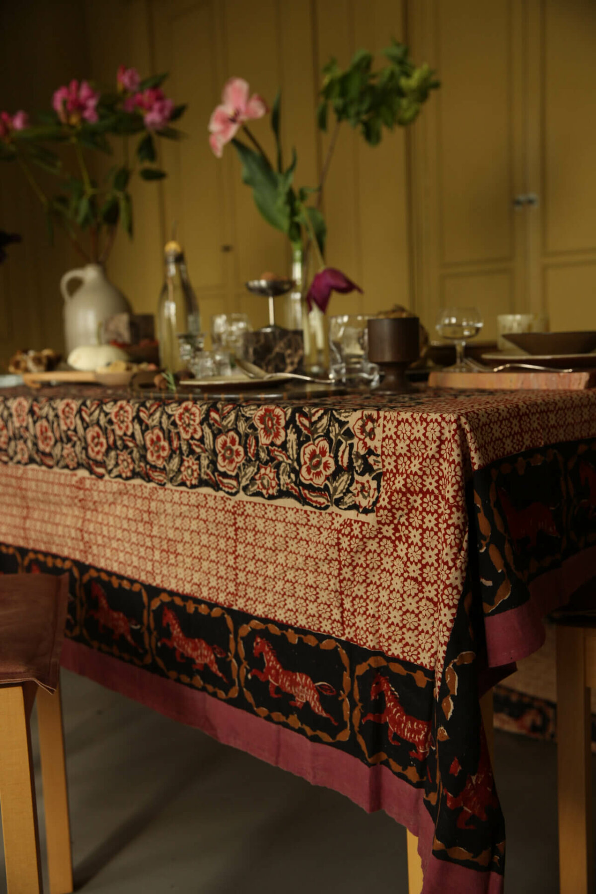 Maggie Horse Double Throw in Tote Bag