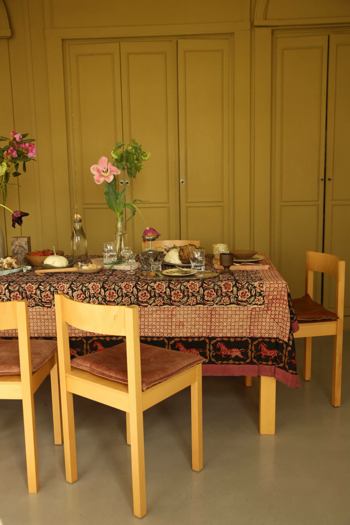 Maggie Horse Double Throw in Tote Bag