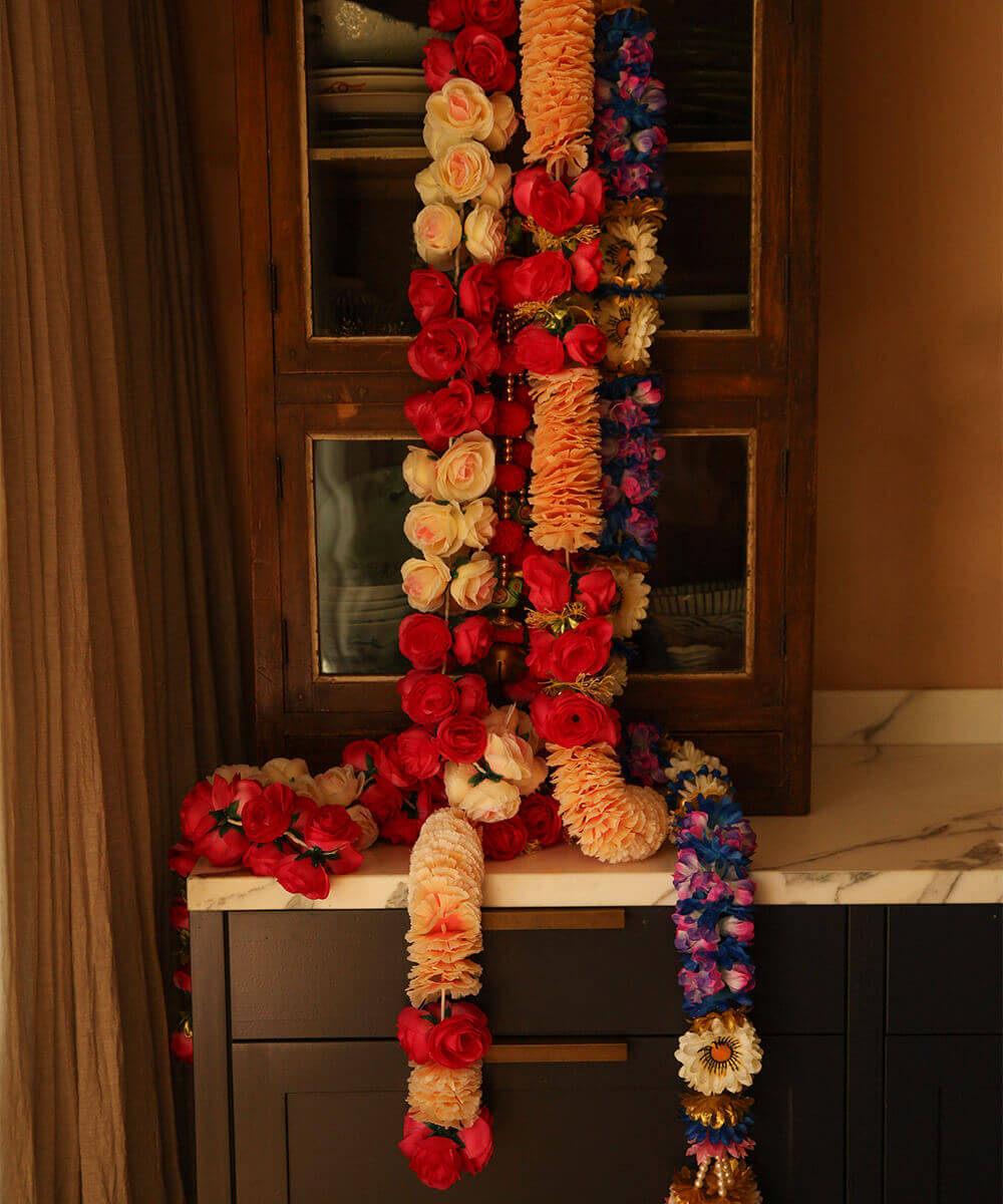 Bouquet of Roses Garland
