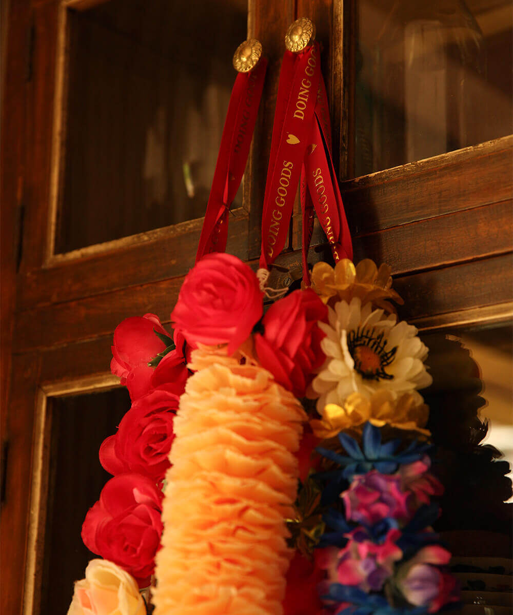 Bouquet of Roses Garland