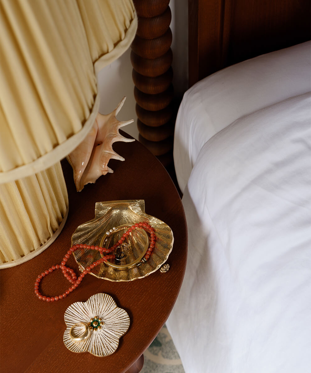 Faye Flower Plate White Medium