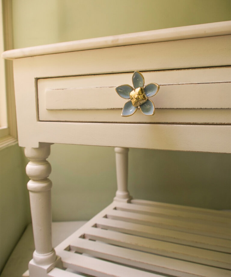 Liv Flower Knob Light Blue