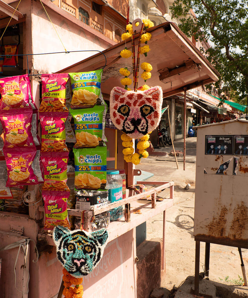 Pinky Leopard Gift Hanger