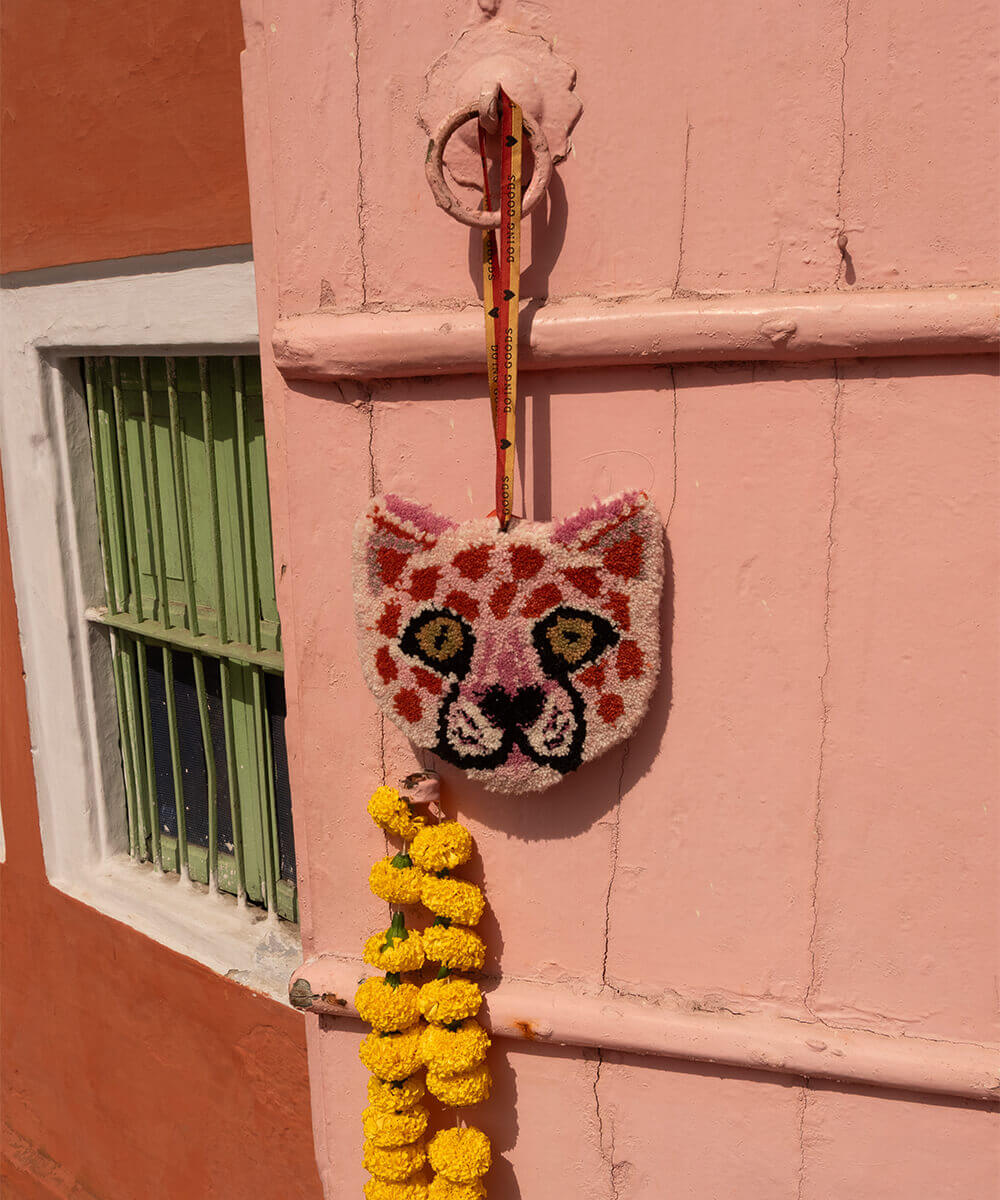 Pinky Leopard Gift Hanger