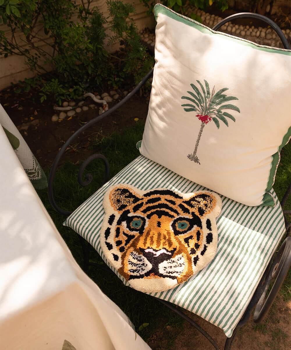 Cloudy Tiger Head Rug