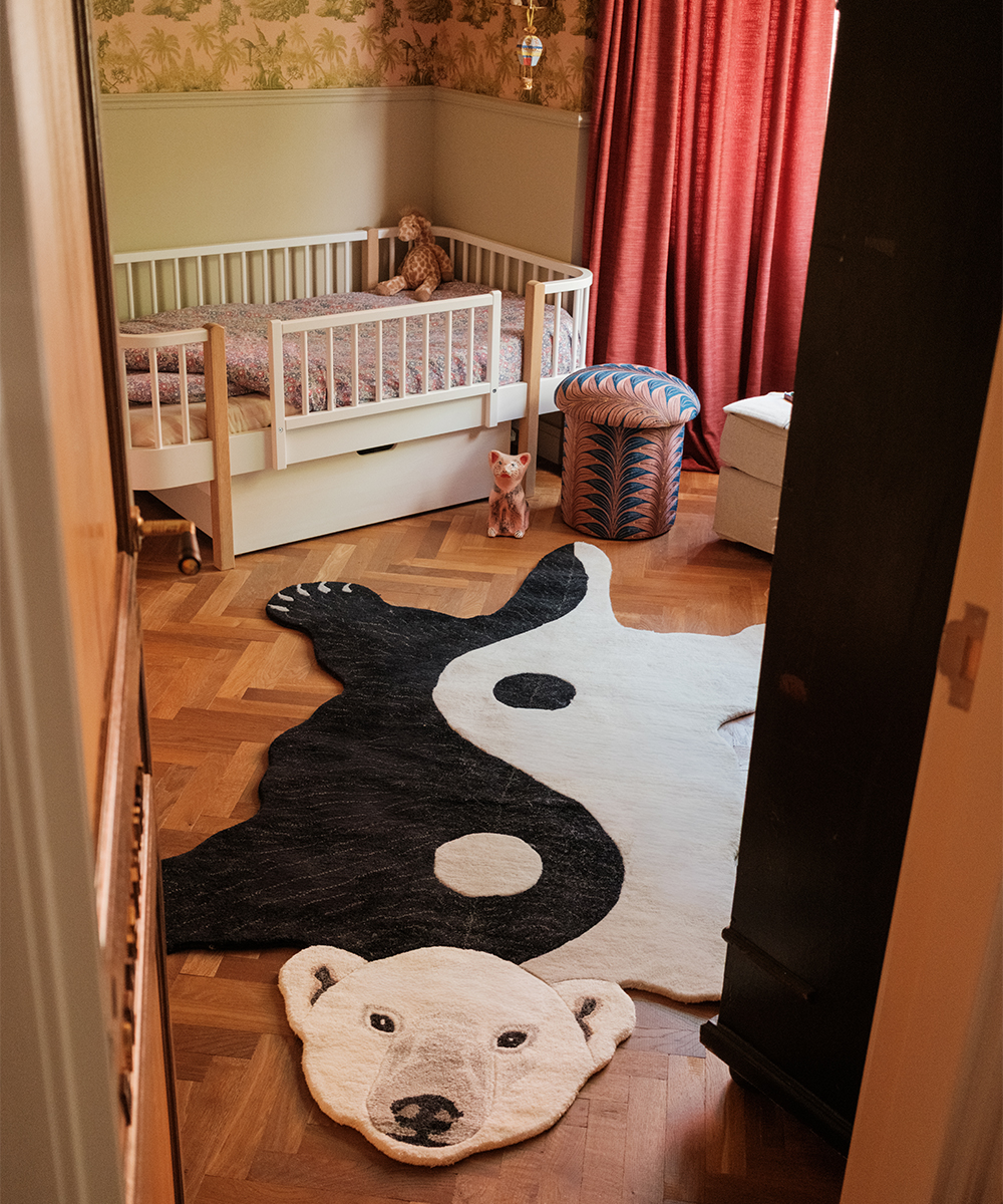 Mara Yin Yang Polar Bear Rug XL