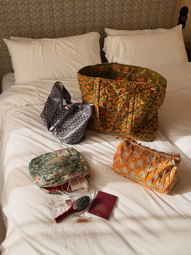 One thing we never travel without? Our Sari Sari bags 🧡 Big&hellip;